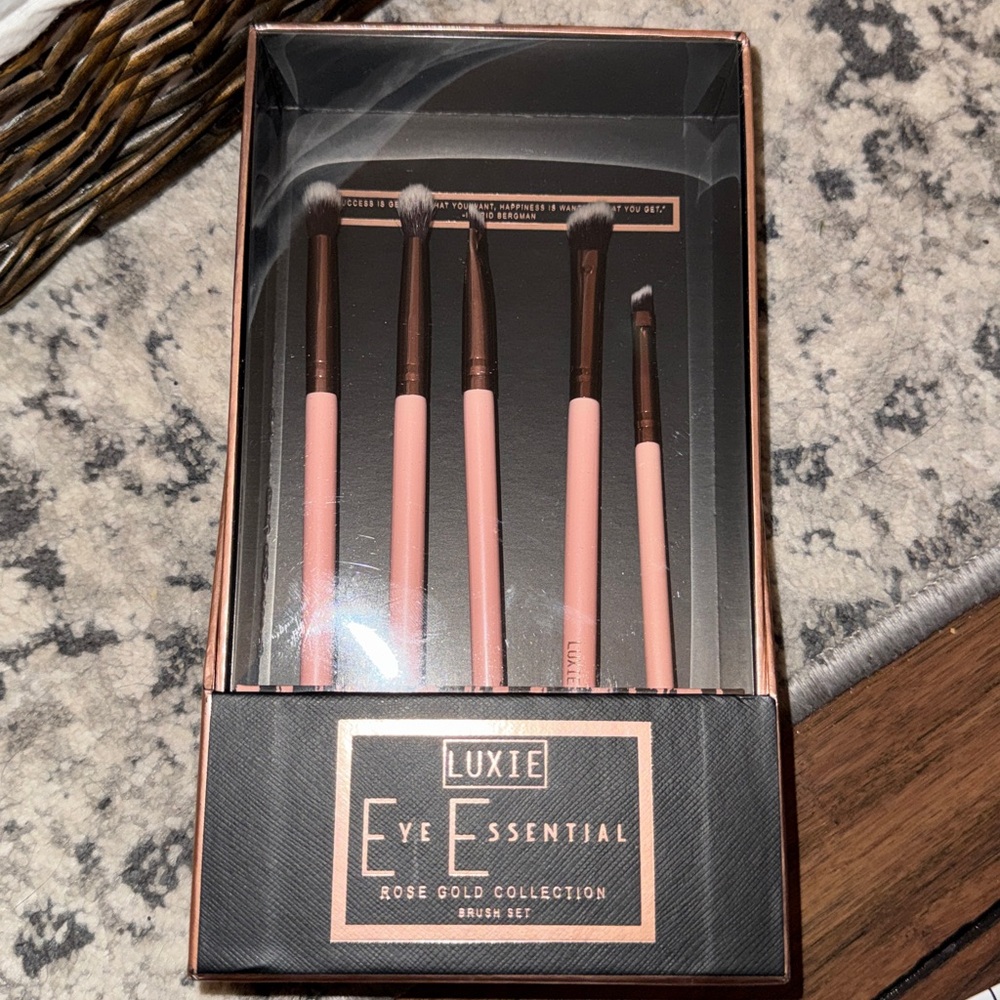 Luxie Rose Gold Collection Eye Essential Brush
Set